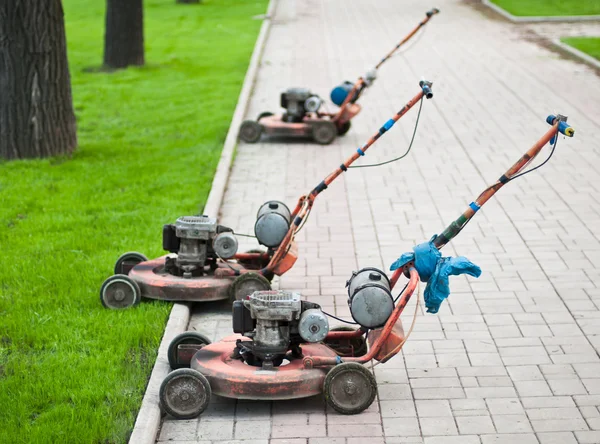 Eski çim biçme makineleri — Stok fotoğraf
