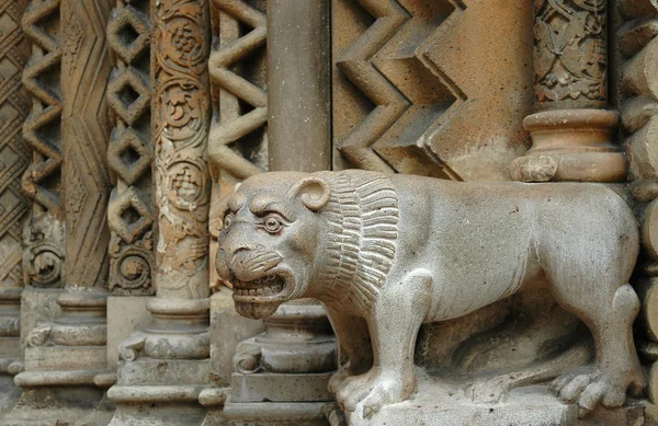 Lion de pierre à Budapest — Photo