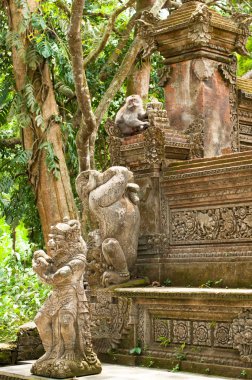 stutue Ubud