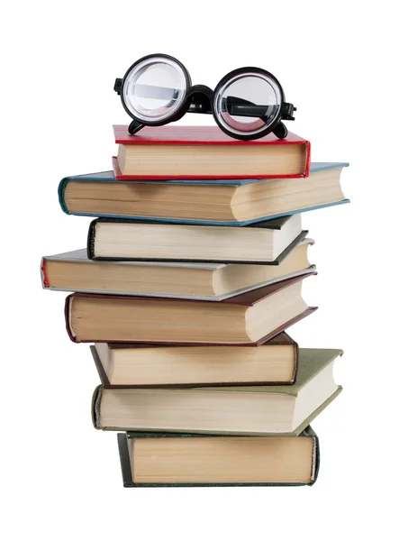 Gözlük ve bir kitap yığını — Stok fotoğraf