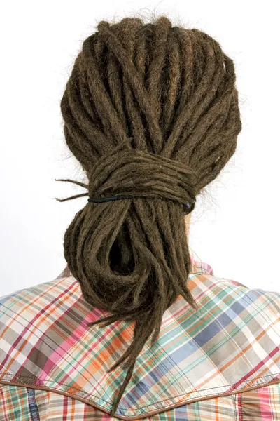 Chica joven con el pelo en una rastas — Foto de Stock