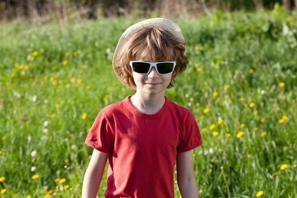 Δασύτριχος αγόρι στο καπέλο — Φωτογραφία Αρχείου