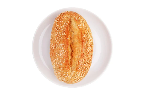 Frans broodje met sesamzaadjes op een schotel porselein — Stockfoto