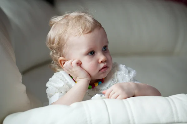Little girl with a phone in thought settled — Stock Photo, Image
