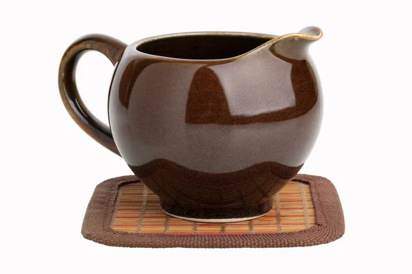 Глиняний горщик для заварювання чаю або молока — стокове фото