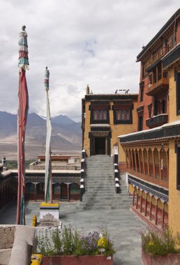 içinde thikse Manastırı