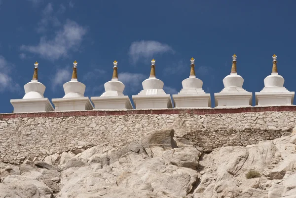 Stupas på ett buddhistiskt kloster — Stockfoto