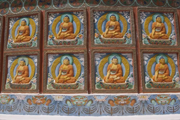仏教の仏舎利塔上の装飾 — ストック写真