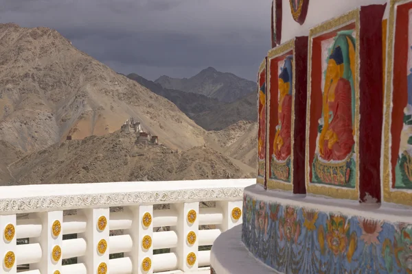 Old and new in Ladakh — Stock Photo, Image