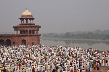 Islamic Worshipers at the Taj Mahal clipart