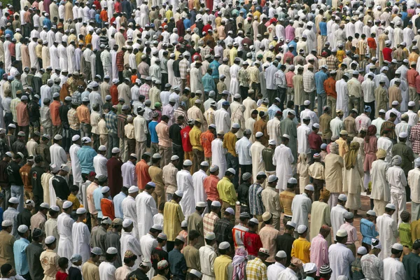 Islamitische gebeden bij de taj mahal — Stockfoto