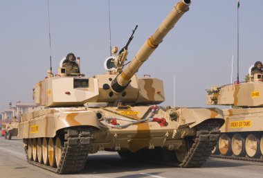 Tank resmi geçit