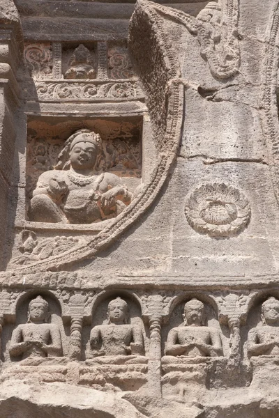 Sculptures dans les grottes Ajanta — Photo