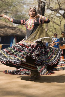 rajasthani kalbelia dansçı gerçekleştirme