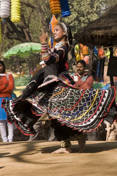 Rajasthani dansçı gerçekleştirme — Stok fotoğraf