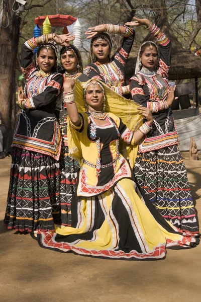 Rajasthani tanzende Mädchen — Stockfoto