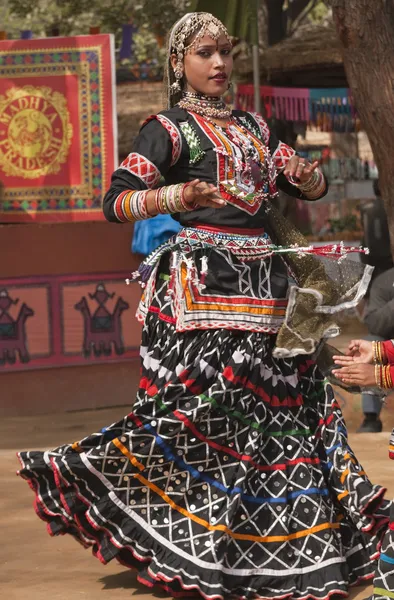 Rajasthani Stammestänzerin — Stockfoto