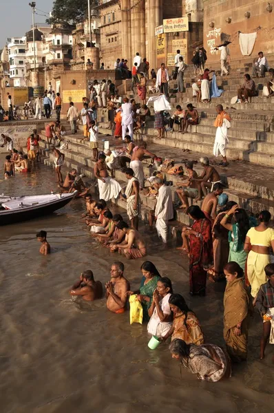 Baden im Fluss Ganges — Stockfoto