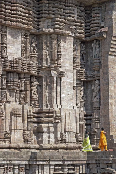 コナーラクの寺院で観光客 — ストック写真