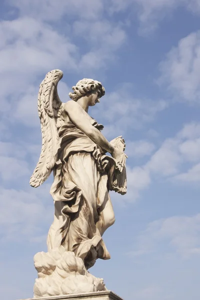 Szabadság-szobor egy angyal — Stock Fotó