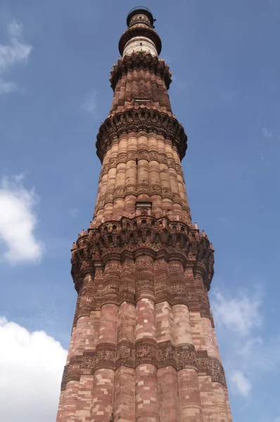Torenhoge minaret in delhi — Stockfoto