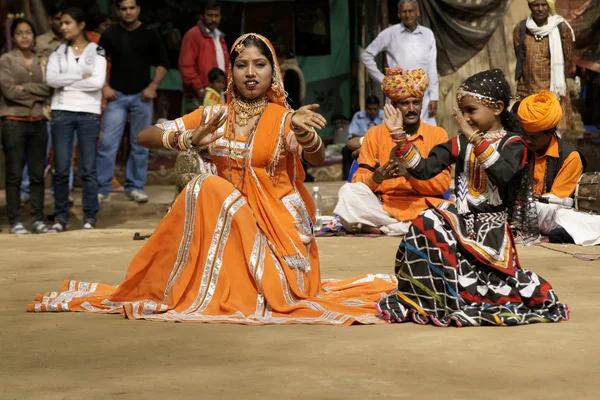 Indisk dansgrupp — Stockfoto