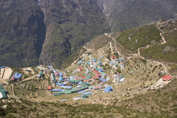 Aldea de la montaña del Himalaya — Stockfoto
