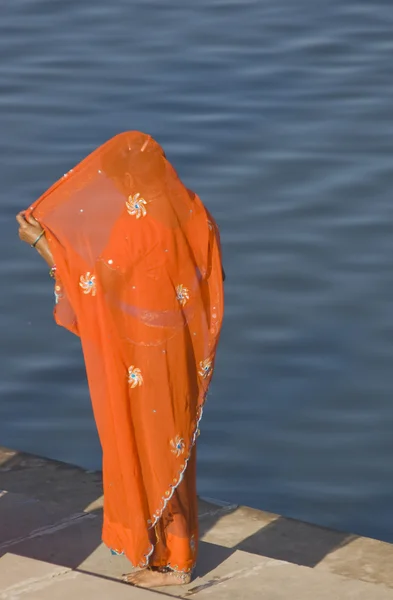 Signora in Orange Sari — Foto Stock