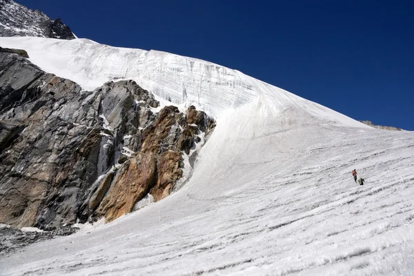Trekking en el Himalaya — Foto de Stock