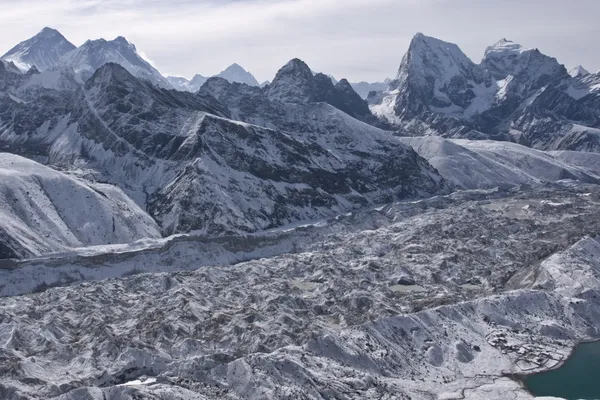 Leven in de schaduw van een gletsjer — Stockfoto