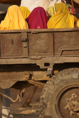 renkli yolcu ile çiftlik römork