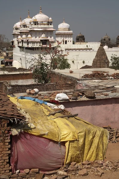 Hindoe tempel en shack — Stockfoto