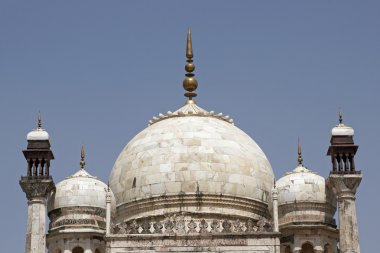 İslami mezar beyaz kubbeleri