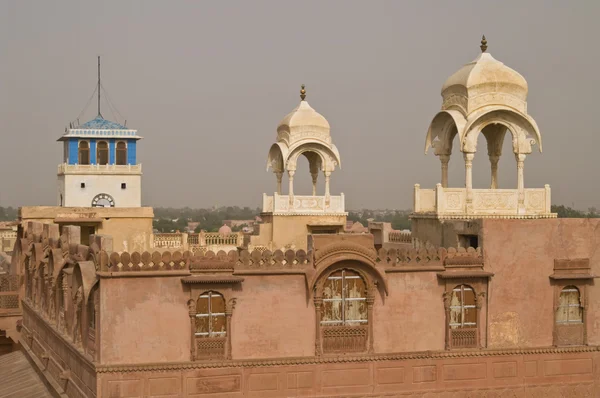 Дворцы на крыше форта Джунагар — стоковое фото