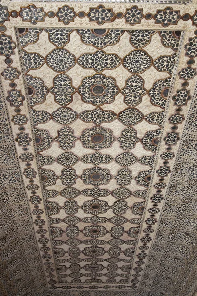 華やかなミラーの天井 — ストック写真