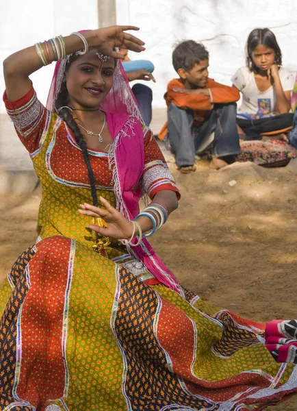 Tribal dansare i aktion — Stockfoto