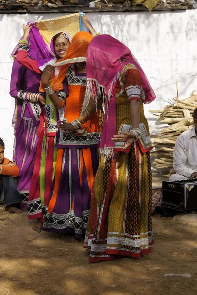 Veiled Tribal Dancers — Stock Photo, Image