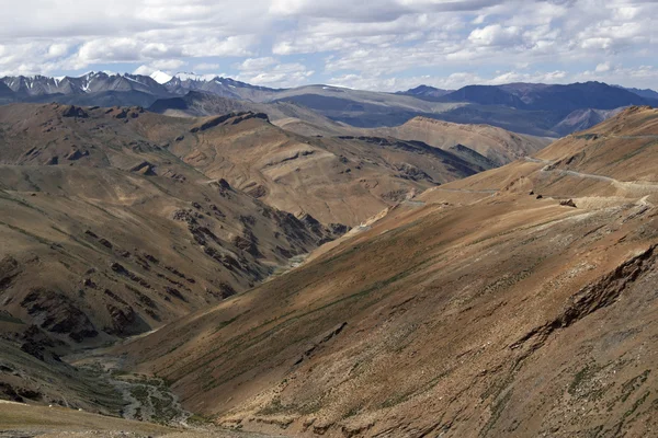 Estrada da montanha em Ladakh — Fotografia de Stock