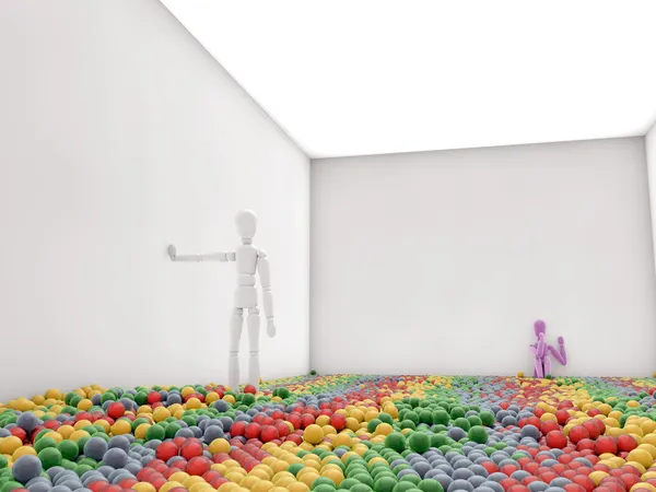 Puppen in einem weißen Raum mit farbigen Kugeln auf dem Boden — Stockfoto