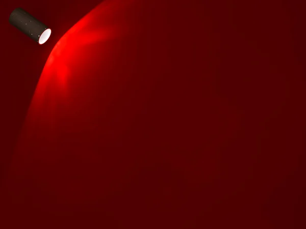 Izole kırmızı üzerinde spotlight — Stok fotoğraf