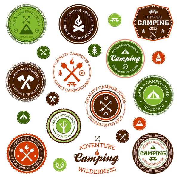 Etiquetas de camping — Vector de stock