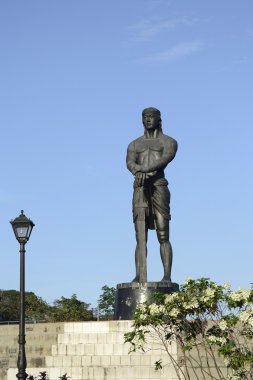 Lapu-lapu Anıtı