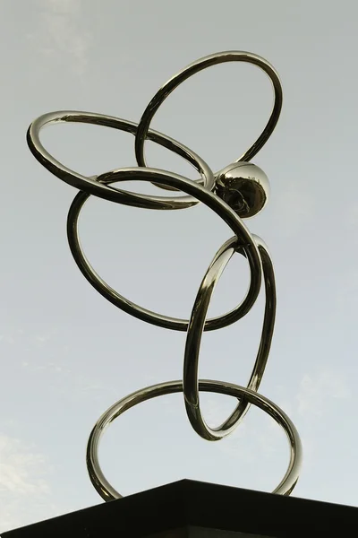 Rozsdamentes acél gyűrűk különböző szögben — Stock Fotó