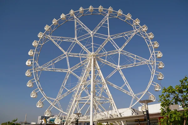 Ferris-Wheel-View-From-The-Side — Zdjęcie stockowe