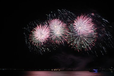 cfireworks-ekran-series_105