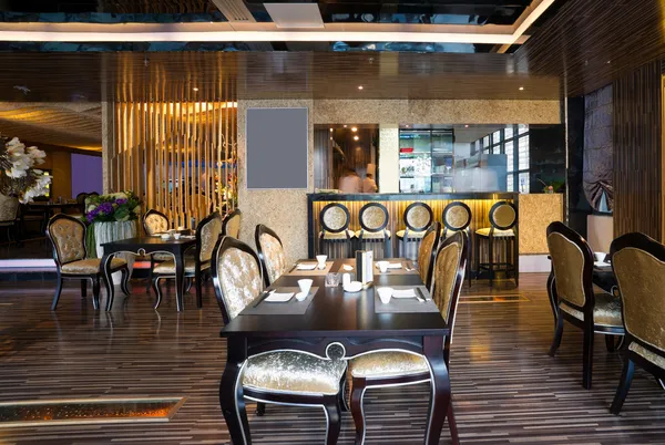 豪华的餐厅与现代风格的内饰 — 图库照片