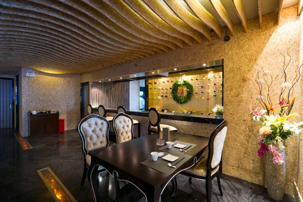 Interior del restaurante de lujo con estilo moderno — Foto de Stock