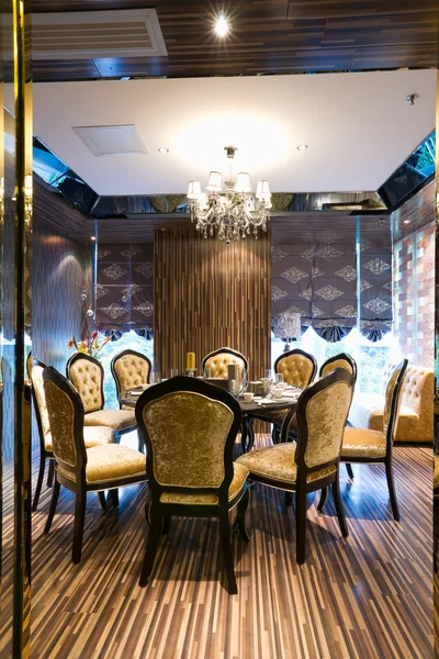 Luxusní interiér restaurace s moderním stylem — Stock fotografie