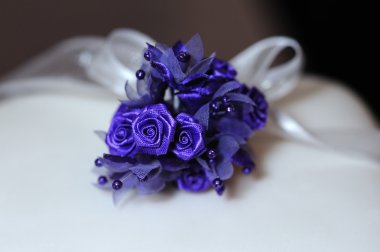 Purple flower on wedding cake.