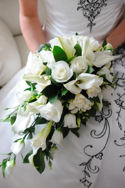 Bräute weiße Rosen. — Stockfoto
